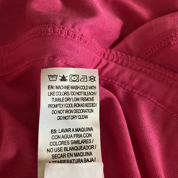 NWT- Pink Reebok runners top.  Barbiecore Vibes!  Slim Fit. Women’s size S. - Picture 13 of 13